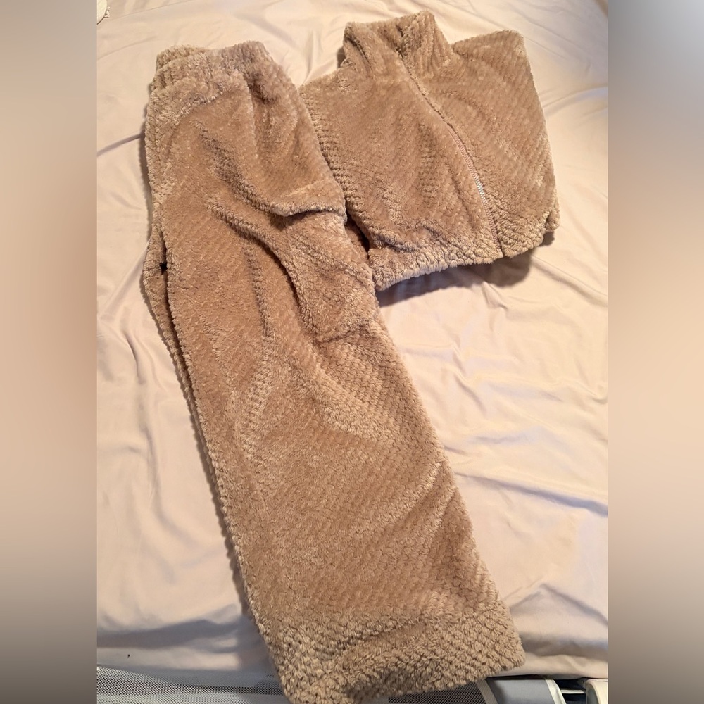 NWOT- CIDER- Teddy style Women’s coord/set
